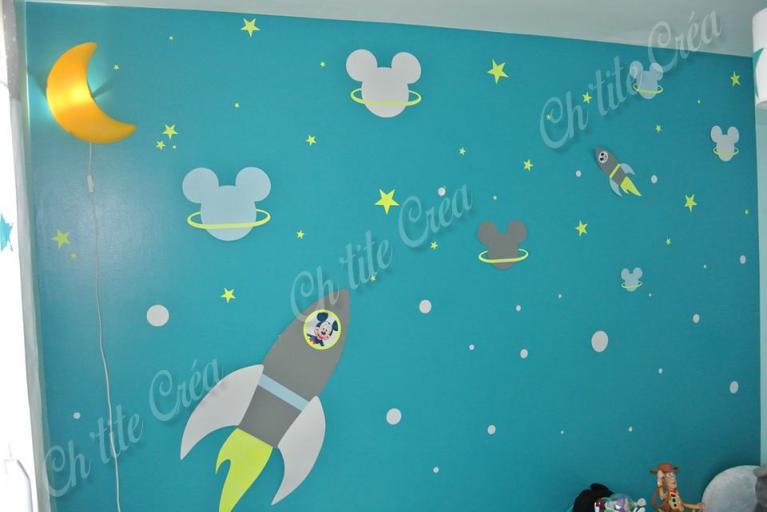 Déco murale de chambre enfant, mickey dans l'espace