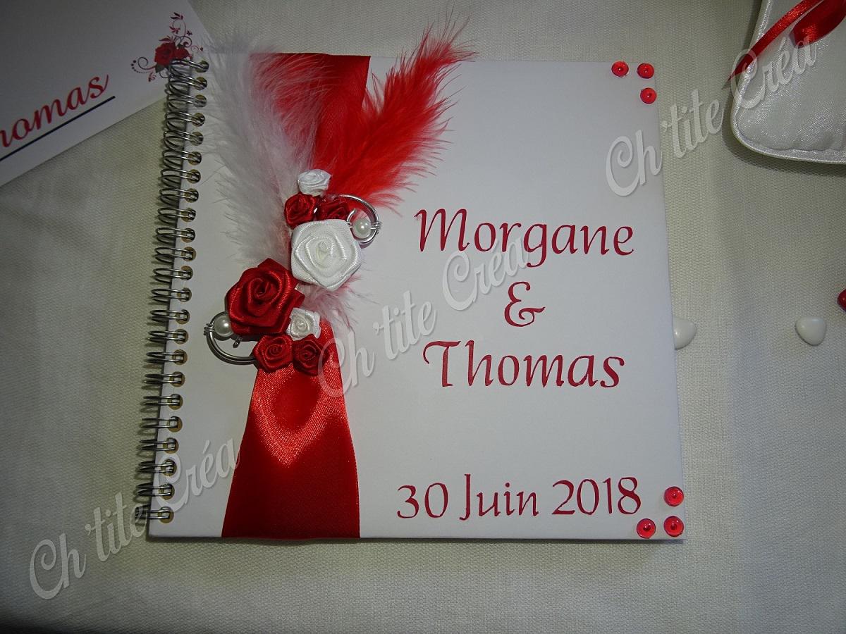 Livre d&#34;or à spirales carrée mariage coeur et roses, avec ruban et fleurs satin, blanc et rouge