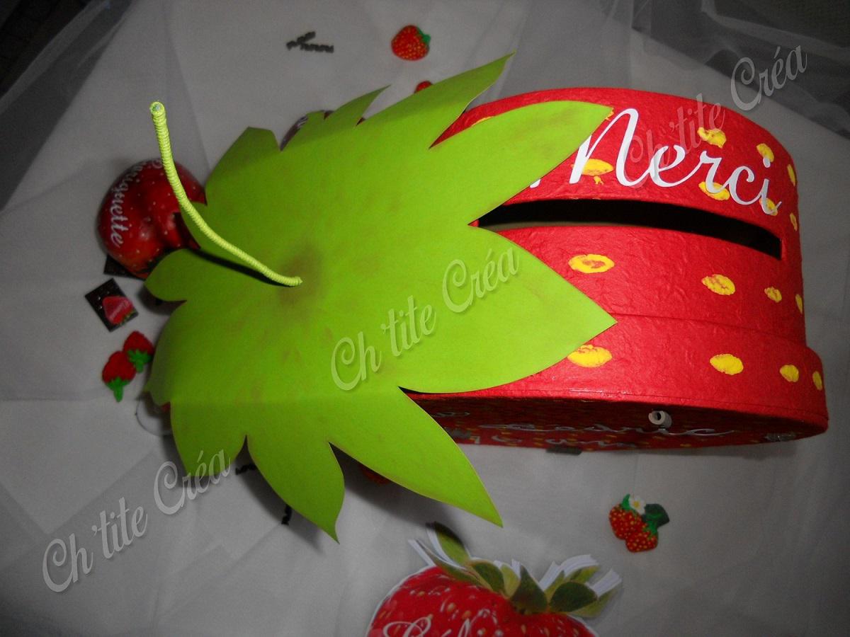 Urne coeur anniversaire 70 ans (30 et 40 ans) en forme de fraise avec rappel de chocolat, rouge chocolat et vert