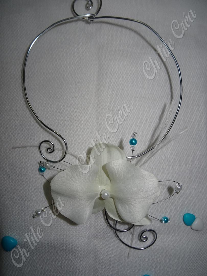 Collier, mariage 4 éléments, orchidée en tissu, fil d'alu plumes fines et perles, avec arabesque qui descend dans le dos