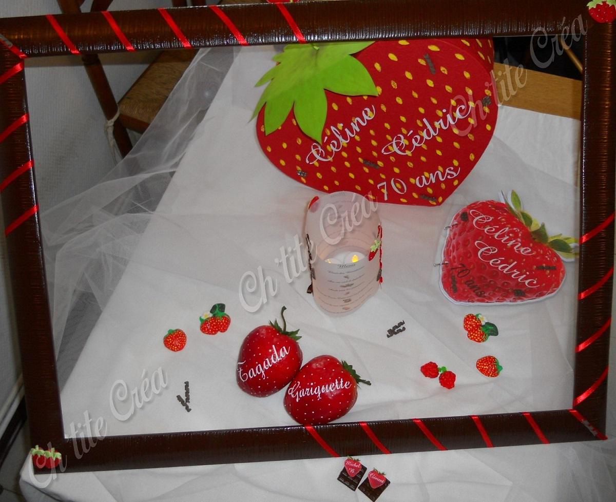 Noms de table, anniversaire fraise et chocolat, grosses fraises avec différentes variétés en guise de noms de table, rouge et chocolat