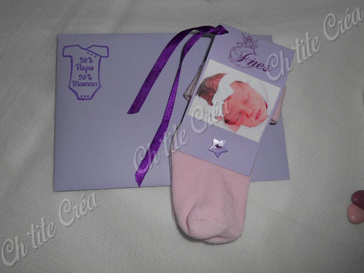 Faire part naissance chaussettes, l'étiquette avec photo fait office de faire part, avec bouton étoile, rose clair et mauve