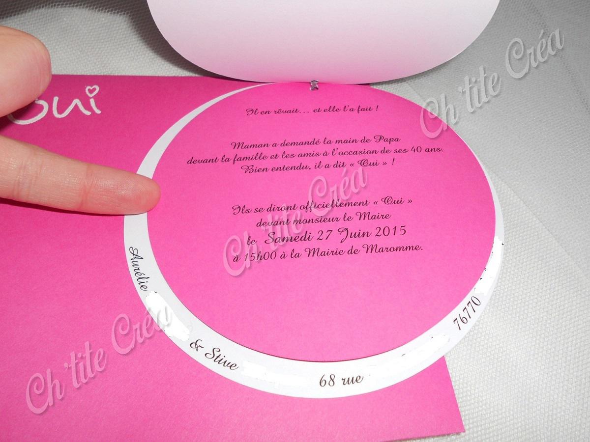 Faire part mariage feuillage sous 2 formes : une version ronde pour les invités au vin d'honneur et une version carrée en guise de pochette pour boite de CD, sur lequel les mariés ont fait une vidéo pour leurs invités au repas, blanc et rose fushia