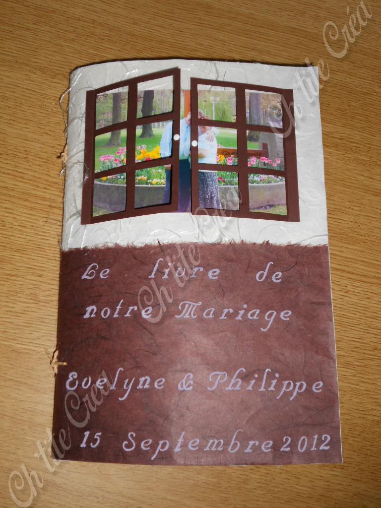 Livre d'or rectangulaire relié mariage feuille de chêne, avec fenêtre devant sur la photo des mariés, ivoire et chocolat