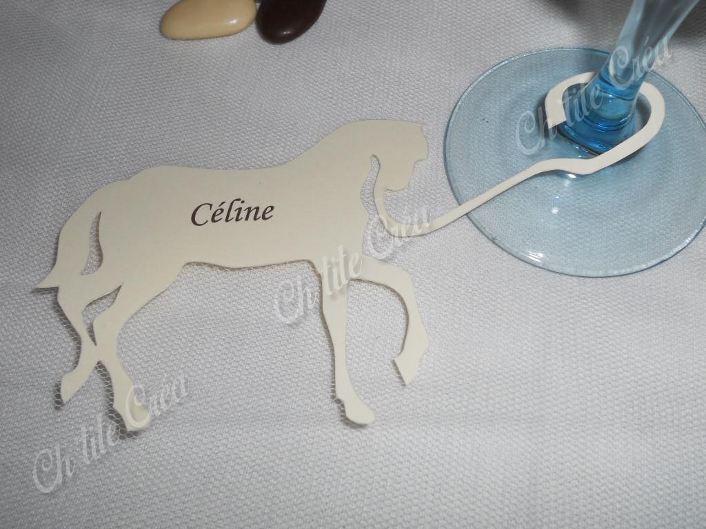 Marque place cheval anniversaire à accrocher au pied du verre, ivoire et chocolat