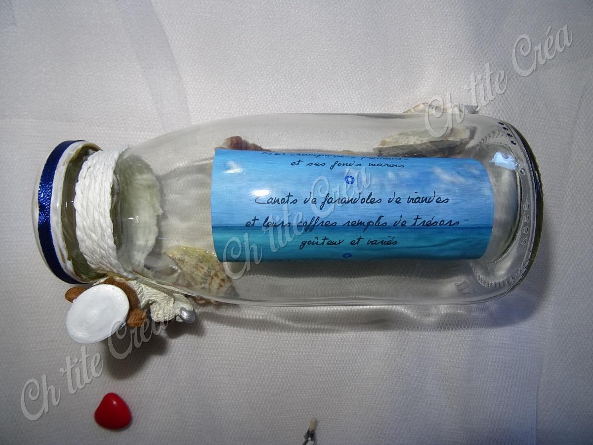 Menu anniversaire mer marin, version bouteilles à la mer, avec ourson marin et coquillages collés, blanc bleu marine rouge et gris