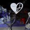 Marque place coeur, sur bord de verre, avec découpe des initiales des mariés