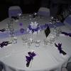 Centre de table en fleurs origami (poinsettias, roses et lys), menu amovible, marque places sur verre 